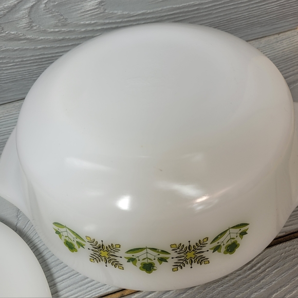 Vintage Anchor Hocking Fire King Green Meadows Round Casserole 1 Quart with Lid - Picture 3 of 9